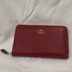 PRICE DROP!!! Coach Red crossgrain Leather Médium Zip Around Wallet